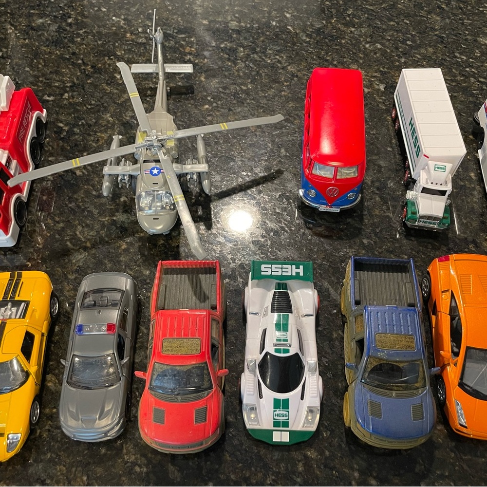 Toy Vehicles Lot of 32 - Race Cars, Motorbikes, Emergency Vehicles, Planes - Picture 2 of 8